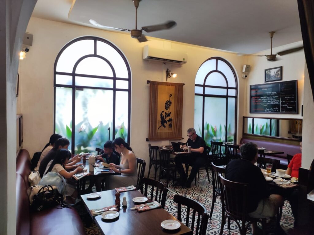 The Refinery Restaurant, District 1 — photo 2