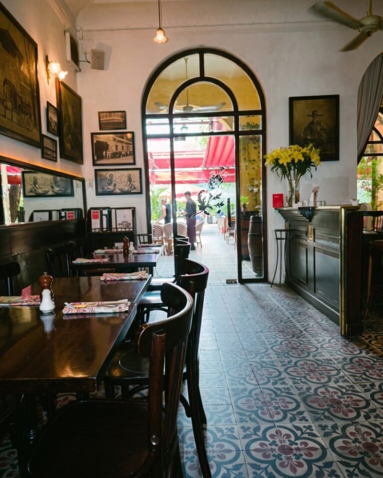 The Refinery Restaurant, District 1 — photo 2