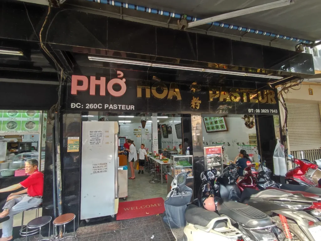 Phở Hòa Pasteur — photo 1