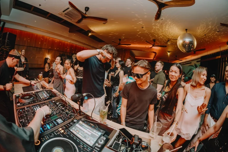 Papaya Papa – Rooftop Restaurant, Bar & Club, District 1